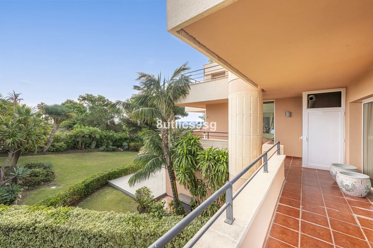 4 soveværelse Lejlighed til salg i Nueva Andalucia med swimmingpool garage - € 1.599.000 (Ref: 10185330)