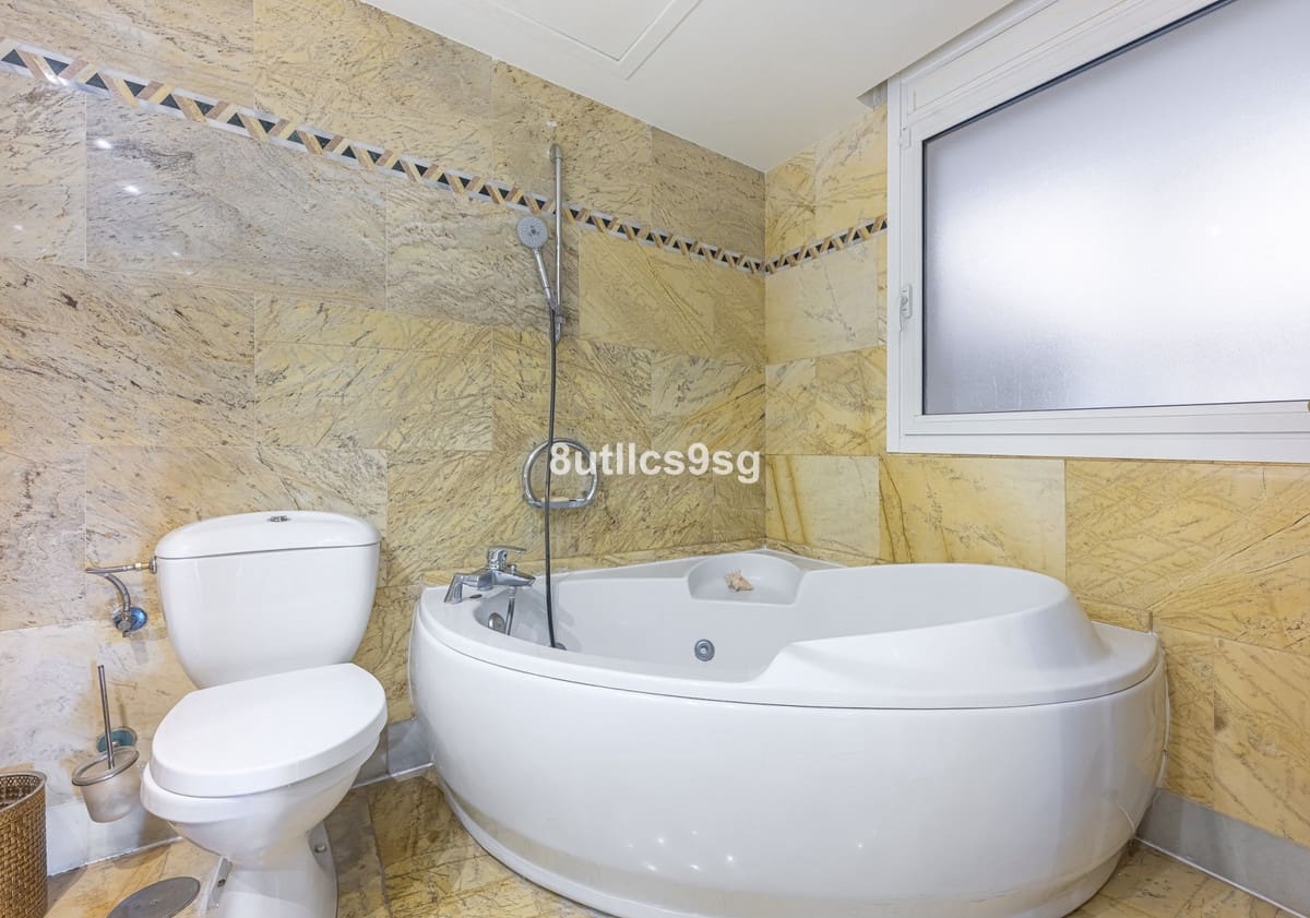 4 soveværelse Lejlighed til salg i Nueva Andalucia med swimmingpool garage - € 1.599.000 (Ref: 10185330)