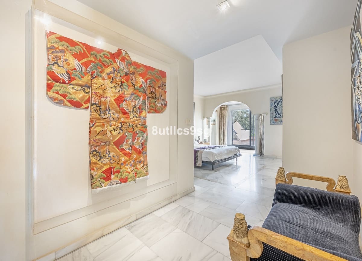 4 soveværelse Lejlighed til salg i Nueva Andalucia med swimmingpool garage - € 1.599.000 (Ref: 10185330)