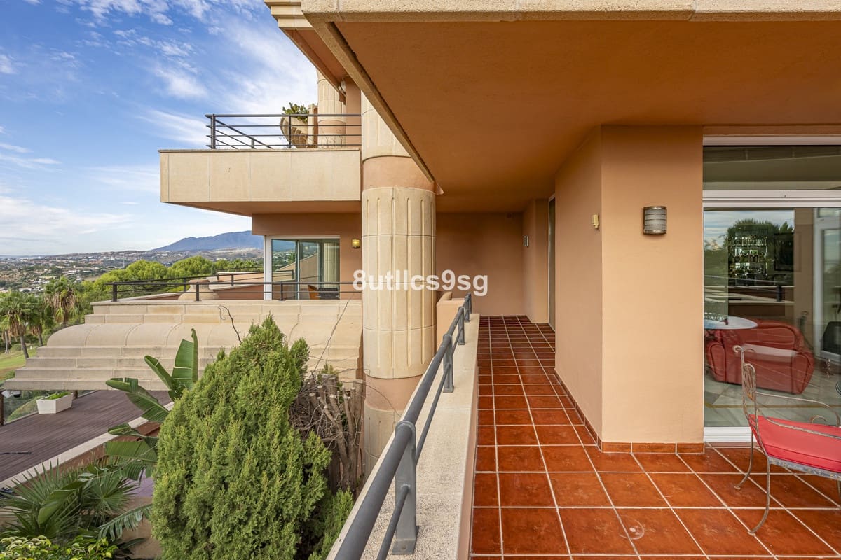 4 soveværelse Lejlighed til salg i Nueva Andalucia med swimmingpool garage - € 1.599.000 (Ref: 10185330)