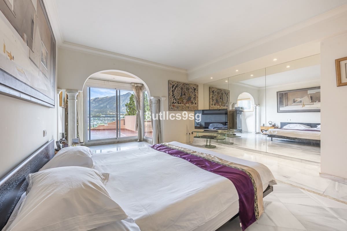 4 soveværelse Lejlighed til salg i Nueva Andalucia med swimmingpool garage - € 1.599.000 (Ref: 10185330)