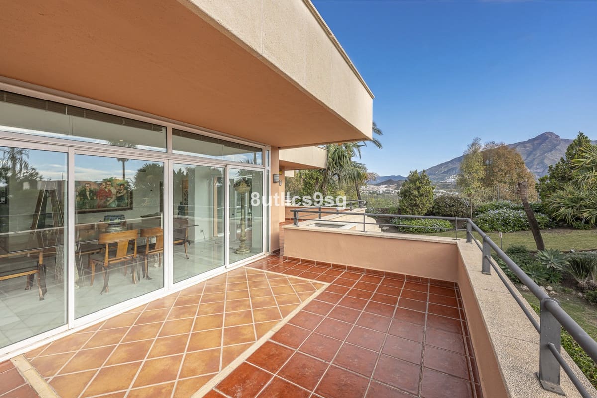 4 soveværelse Lejlighed til salg i Nueva Andalucia med swimmingpool garage - € 1.599.000 (Ref: 10185330)
