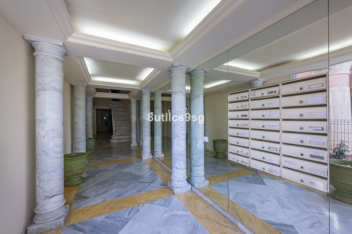 4 soveværelse Lejlighed til salg i Nueva Andalucia med swimmingpool garage - € 1.599.000 (Ref: 10185330)
