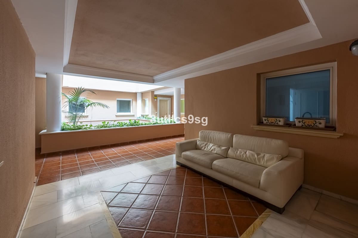 4 soveværelse Lejlighed til salg i Nueva Andalucia med swimmingpool garage - € 1.599.000 (Ref: 10185330)