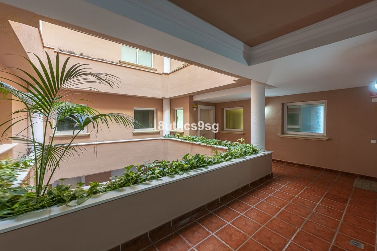 4 soveværelse Lejlighed til salg i Nueva Andalucia med swimmingpool garage - € 1.599.000 (Ref: 10185330)