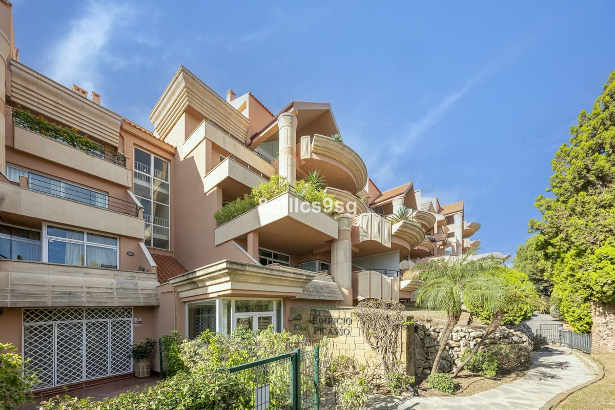 4 soveværelse Lejlighed til salg i Nueva Andalucia med swimmingpool garage - € 1.599.000 (Ref: 10185330)