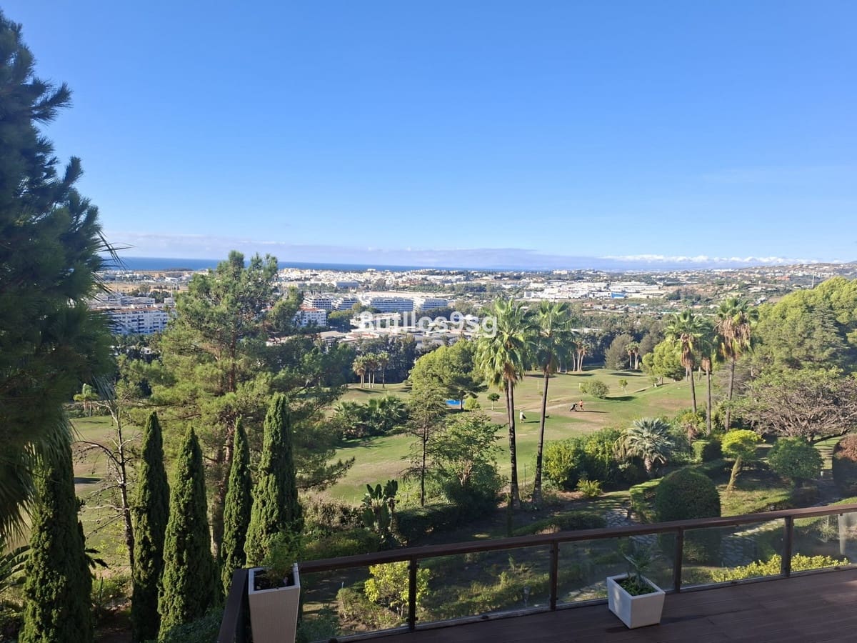 4 soveværelse Lejlighed til salg i Nueva Andalucia med swimmingpool garage - € 1.599.000 (Ref: 10185330)