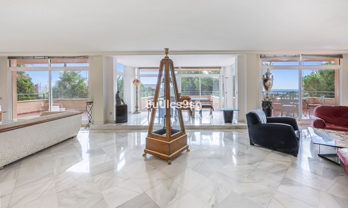 4 soveværelse Lejlighed til salg i Nueva Andalucia med swimmingpool garage - € 1.599.000 (Ref: 10185330)