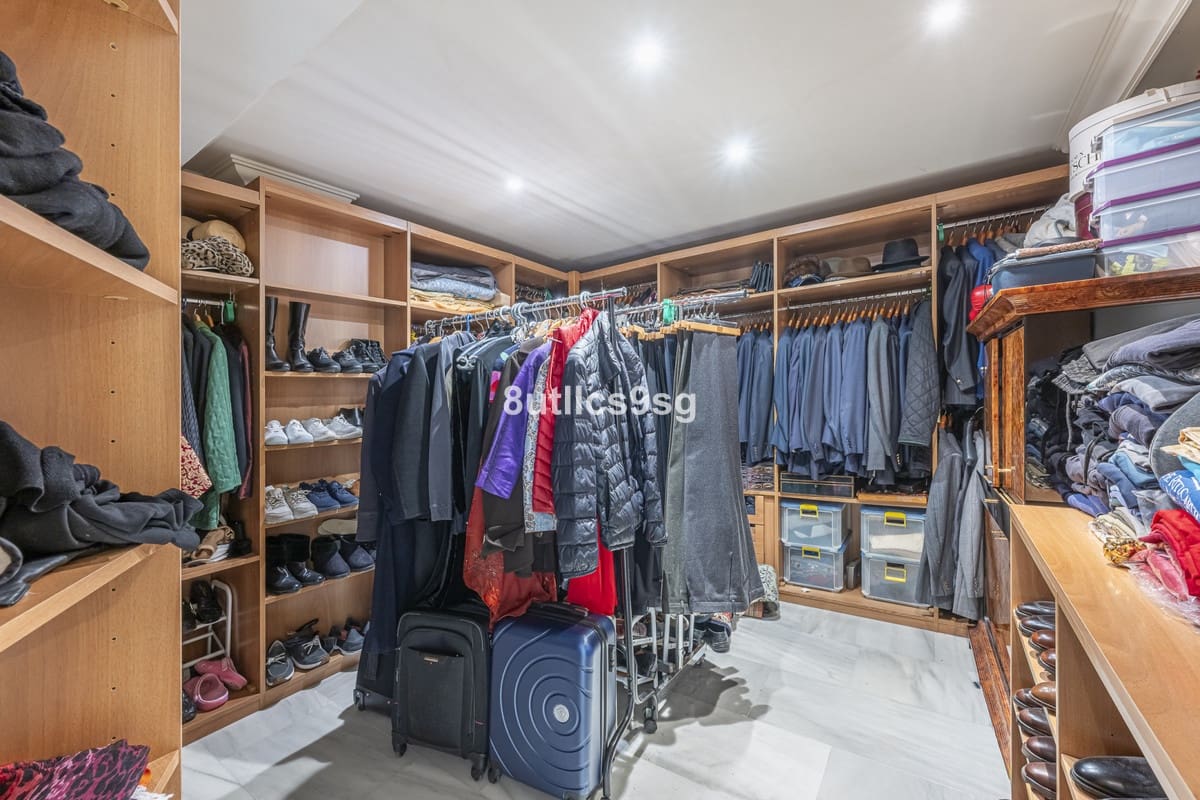 4 soveværelse Lejlighed til salg i Nueva Andalucia med swimmingpool garage - € 1.599.000 (Ref: 10185330)