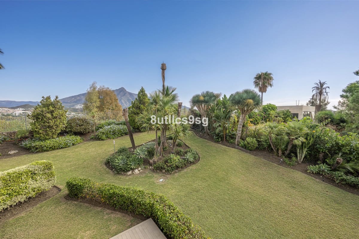 4 soveværelse Lejlighed til salg i Nueva Andalucia med swimmingpool garage - € 1.599.000 (Ref: 10185330)