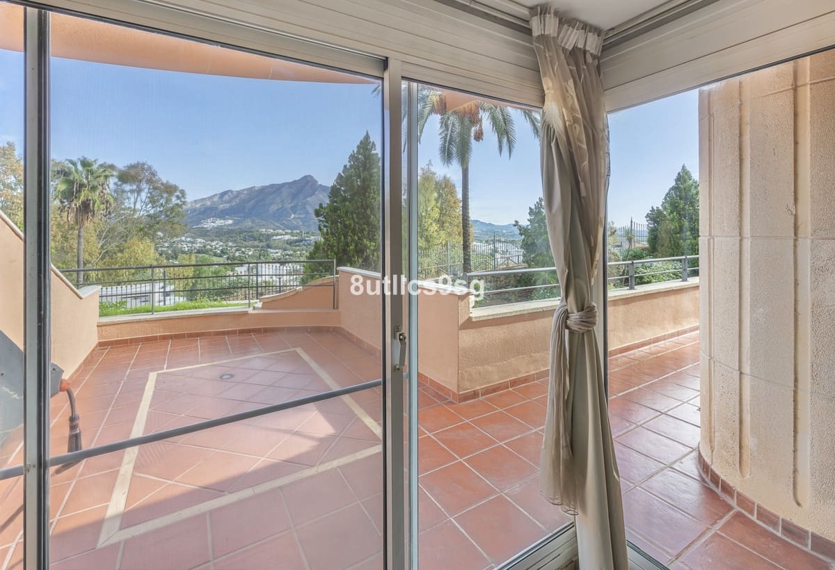 4 soveværelse Lejlighed til salg i Nueva Andalucia med swimmingpool garage - € 1.599.000 (Ref: 10185330)