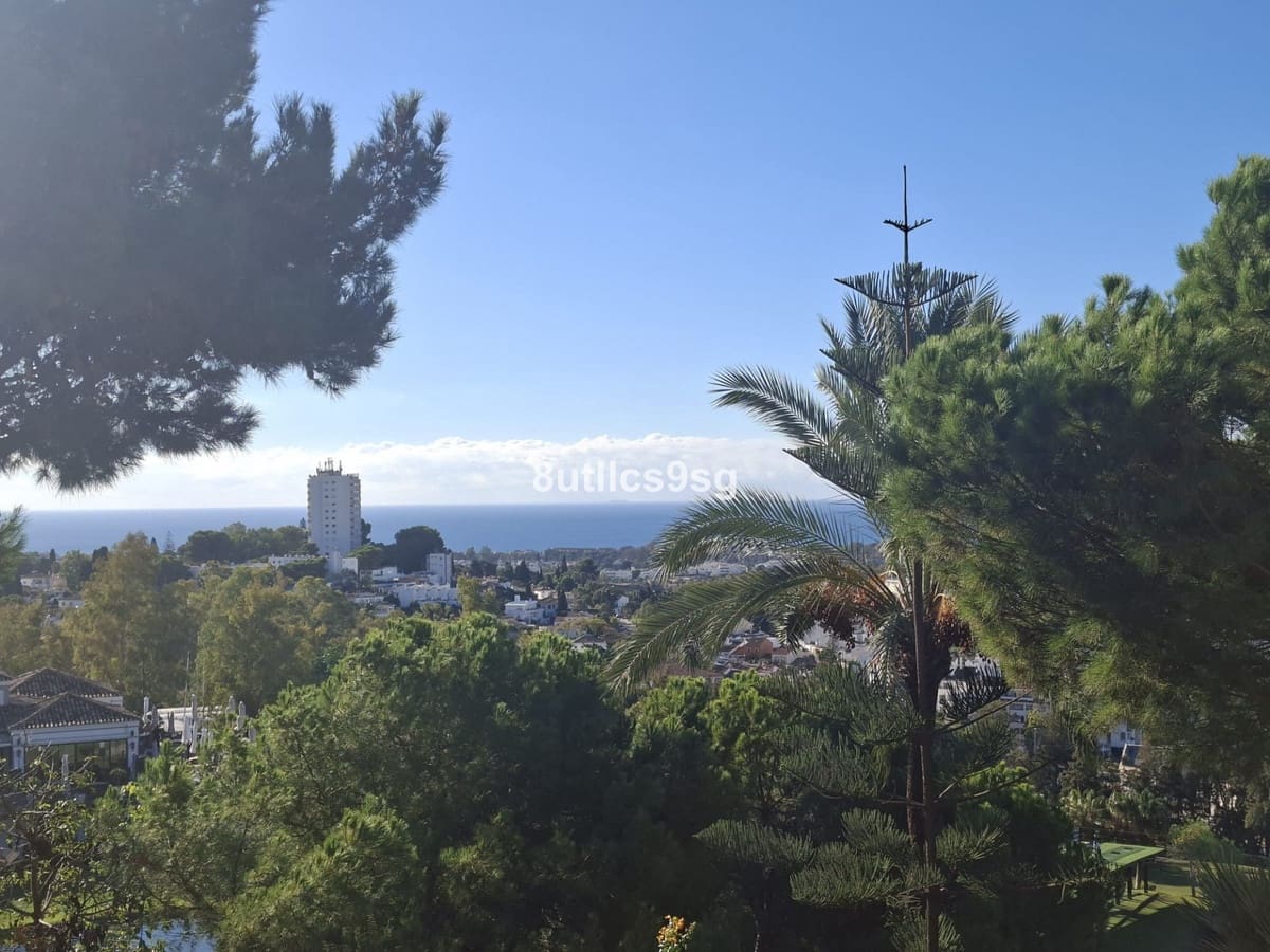 4 soveværelse Lejlighed til salg i Nueva Andalucia med swimmingpool garage - € 1.599.000 (Ref: 10185330)