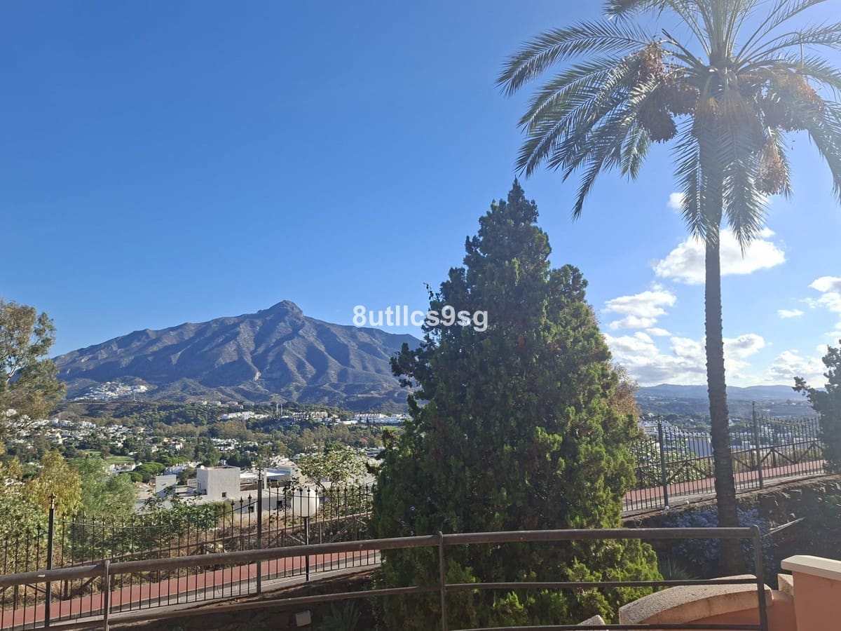 4 soveværelse Lejlighed til salg i Nueva Andalucia med swimmingpool garage - € 1.599.000 (Ref: 10185330)