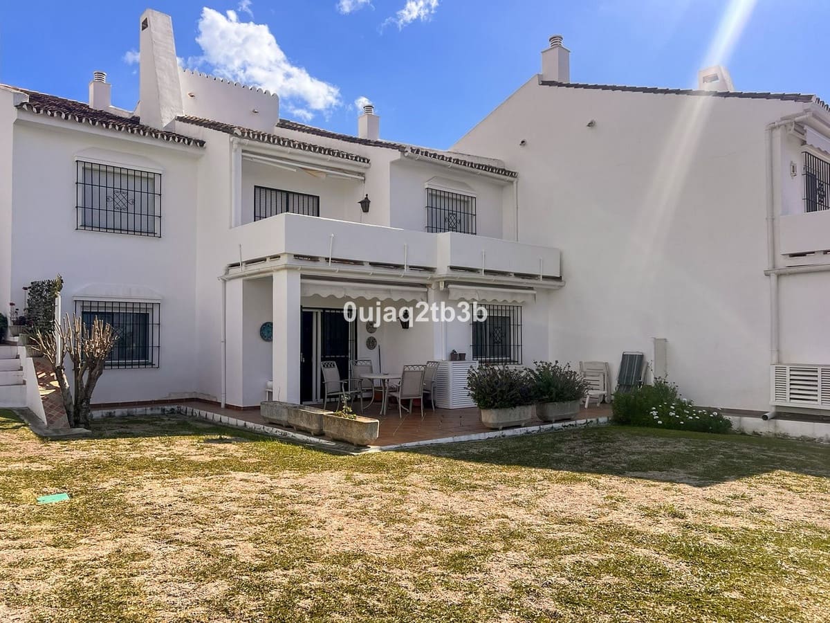 3 makuuhuone Huoneisto myytävänä paikassa Nueva Andalucia mukana uima-altaan - 760 000 € (Ref: 8882280)