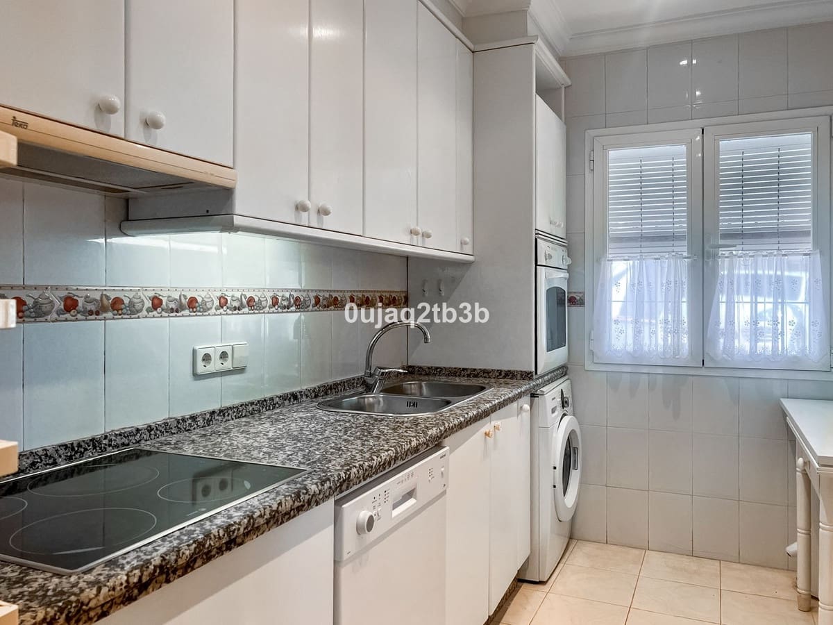 3 makuuhuone Huoneisto myytävänä paikassa Nueva Andalucia mukana uima-altaan - 760 000 € (Ref: 8882280)