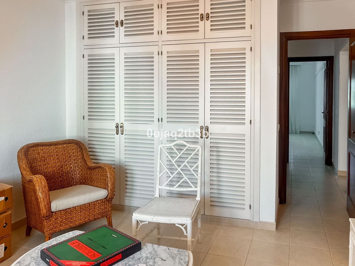 3 makuuhuone Huoneisto myytävänä paikassa Nueva Andalucia mukana uima-altaan - 760 000 € (Ref: 8882280)