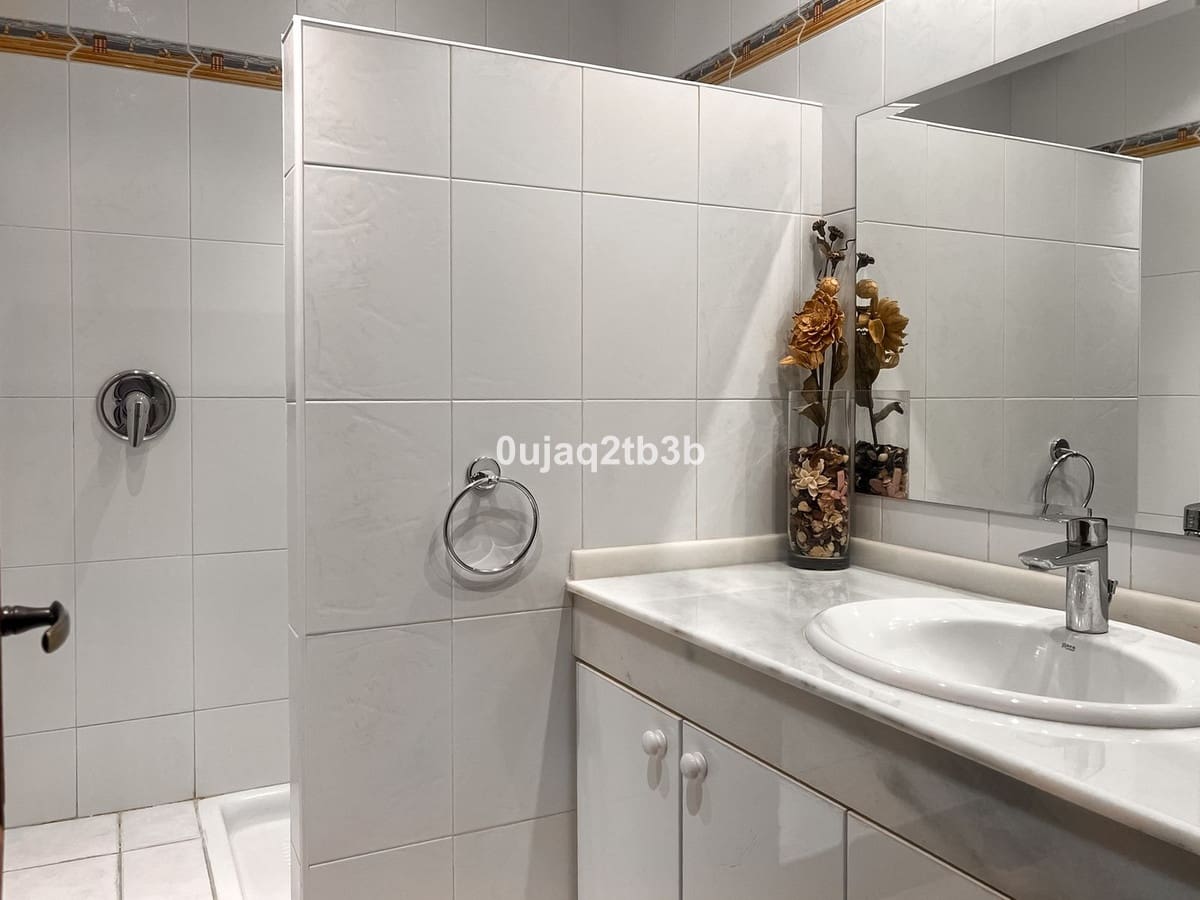 3 makuuhuone Huoneisto myytävänä paikassa Nueva Andalucia mukana uima-altaan - 760 000 € (Ref: 8882280)