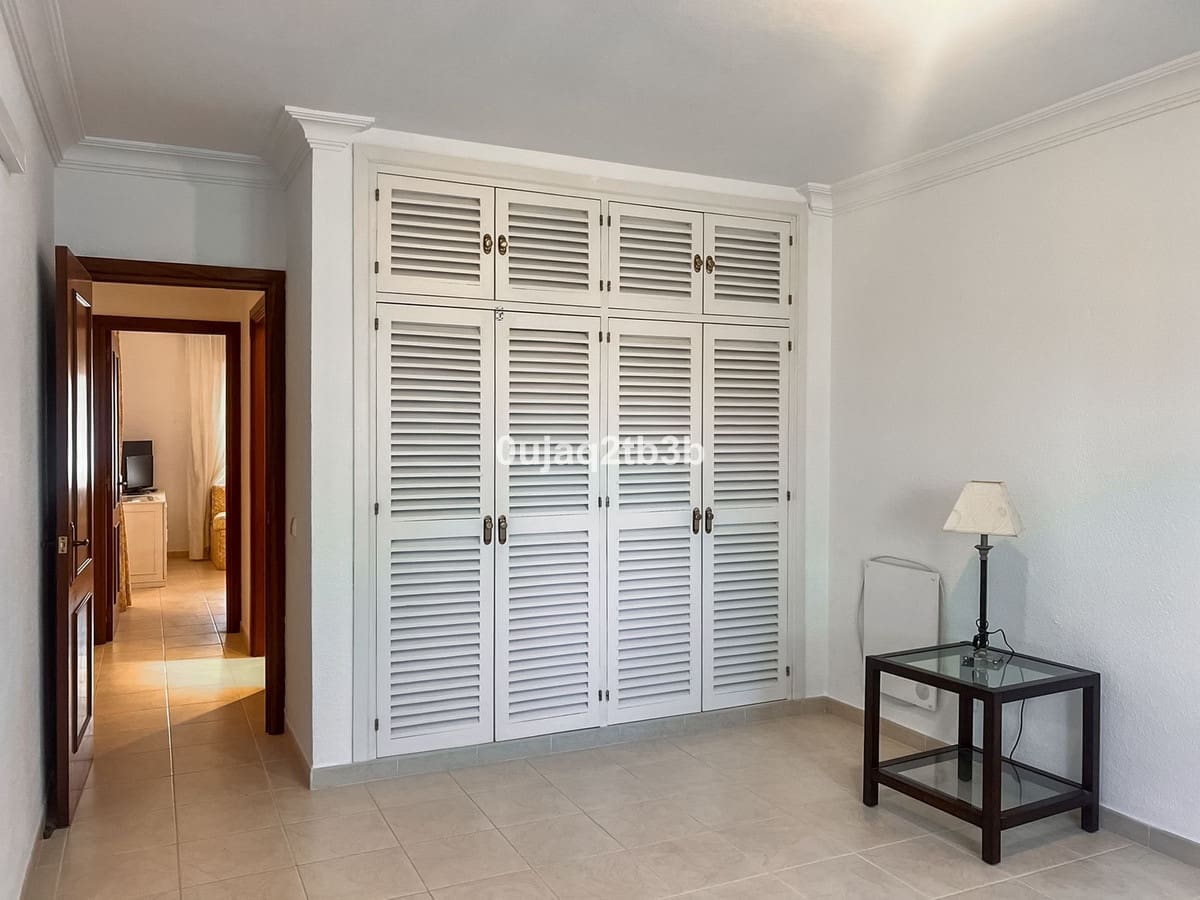 3 makuuhuone Huoneisto myytävänä paikassa Nueva Andalucia mukana uima-altaan - 760 000 € (Ref: 8882280)