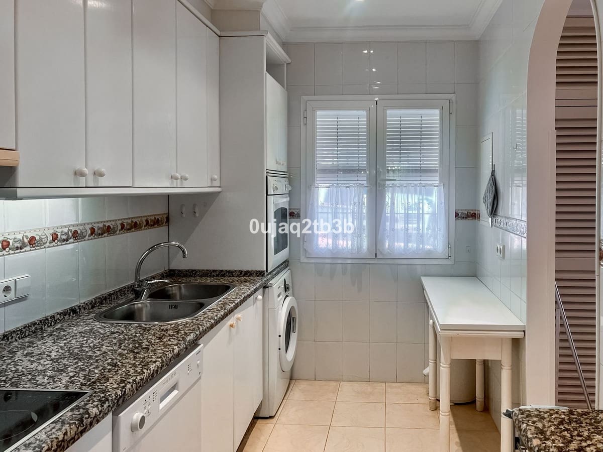 3 makuuhuone Huoneisto myytävänä paikassa Nueva Andalucia mukana uima-altaan - 760 000 € (Ref: 8882280)