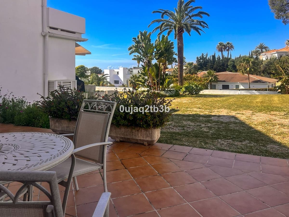 3 makuuhuone Huoneisto myytävänä paikassa Nueva Andalucia mukana uima-altaan - 760 000 € (Ref: 8882280)