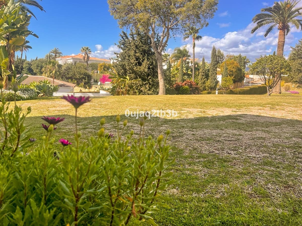 3 makuuhuone Huoneisto myytävänä paikassa Nueva Andalucia mukana uima-altaan - 760 000 € (Ref: 8882280)