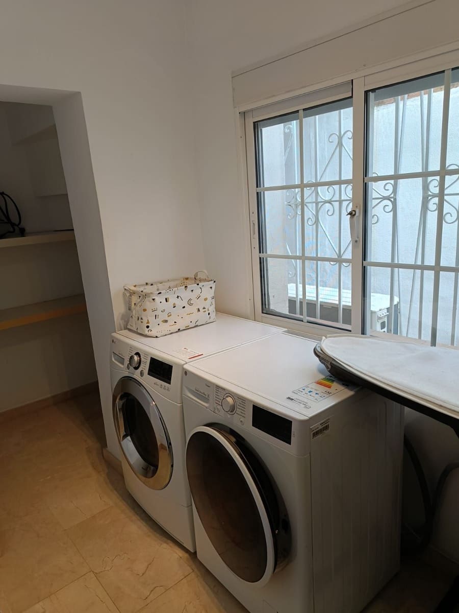 4 slaapkamer Villa te koop in San Pedro de Alcantara met zwembad - € 1.300.000 (Ref: 8885453)