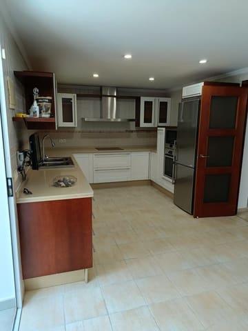 4 sypialnia Willa na sprzedaż w San Pedro de Alcantara, Marbella z basenem - 1 300 000 € (Ref: 8885453)