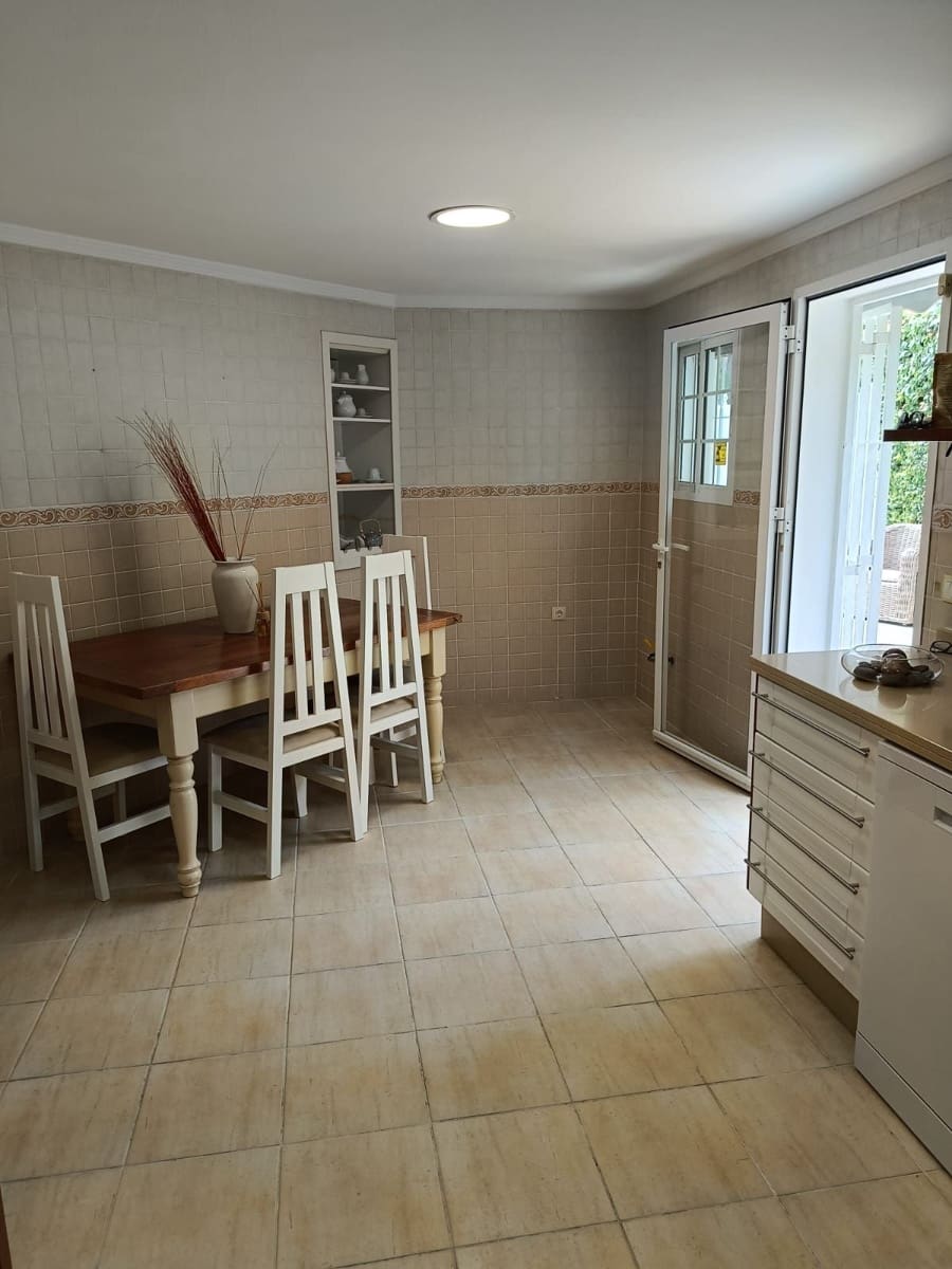 4 slaapkamer Villa te koop in San Pedro de Alcantara met zwembad - € 1.300.000 (Ref: 8885453)