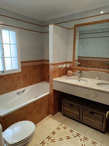 4 sypialnia Willa na sprzedaż w San Pedro de Alcantara, Marbella z basenem - 1 300 000 € (Ref: 8885453)