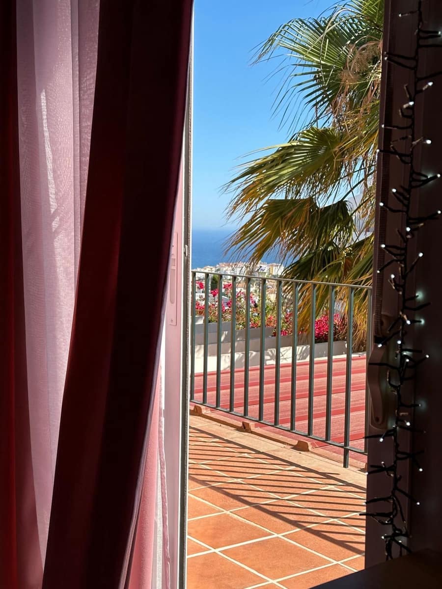 5 soveværelse Semi-Rækkehus til salg i Riviera del Sol med swimmingpool - € 429.000 (Ref: 8897768)