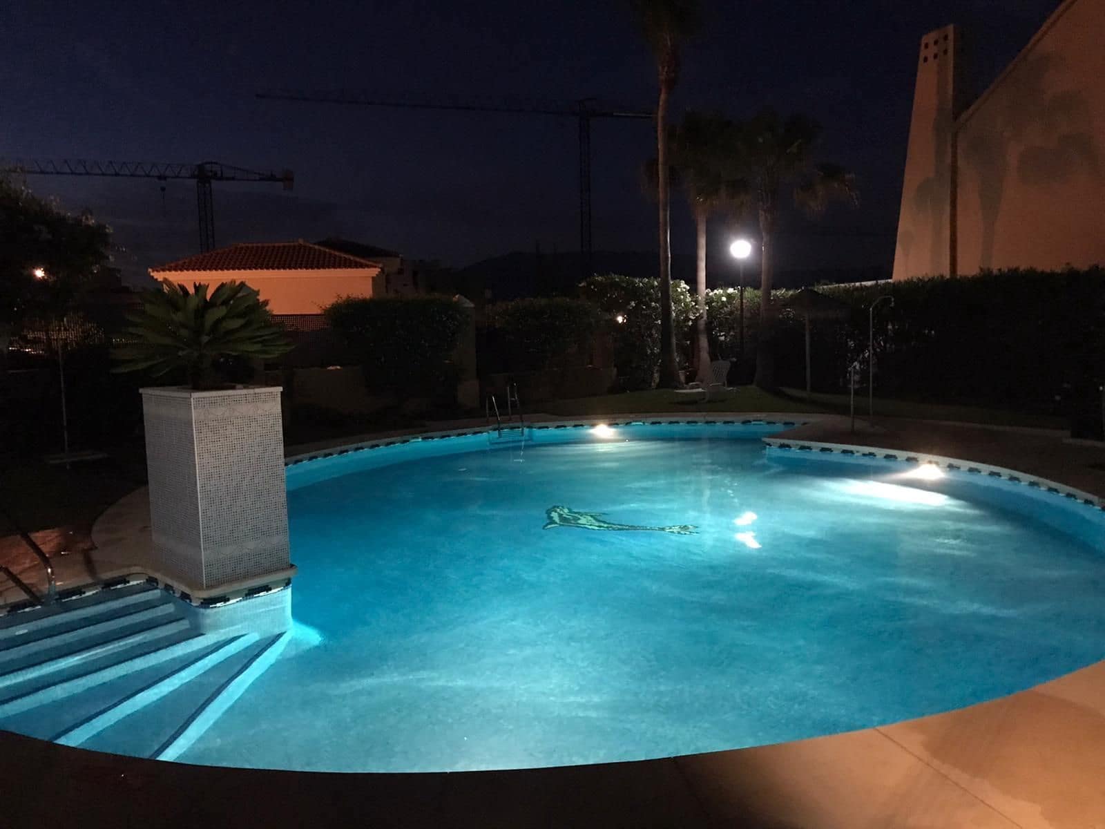 5 soveværelse Semi-Rækkehus til salg i Riviera del Sol med swimmingpool - € 429.000 (Ref: 8897768)