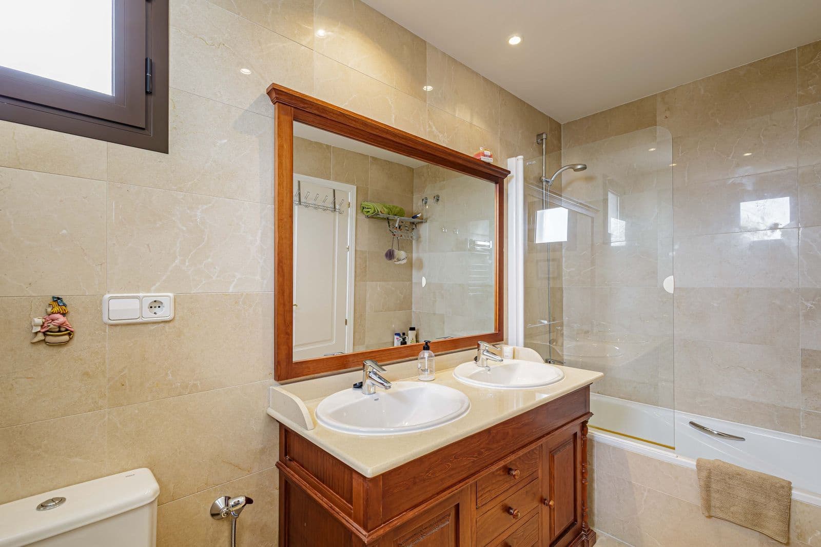 3 bedroom Apartment for sale in Benahavis with pool garage - € 649,000 (Ref: 8924908)