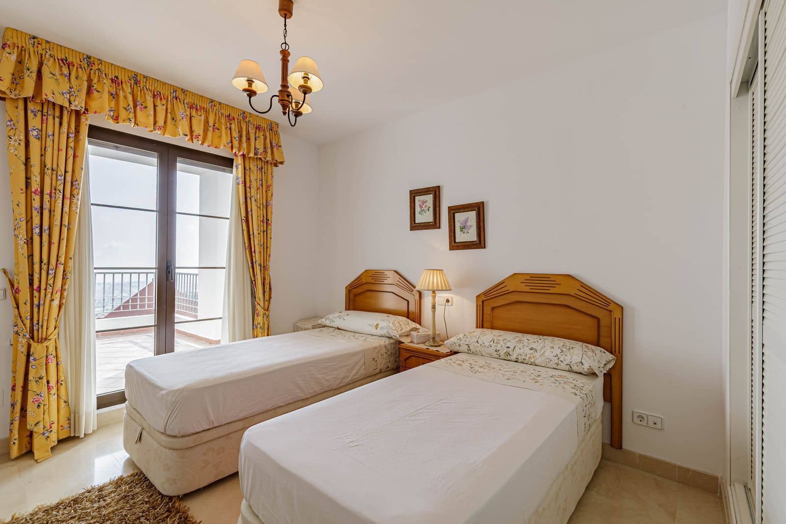 3 bedroom Apartment for sale in Benahavis with pool garage - € 649,000 (Ref: 8924908)