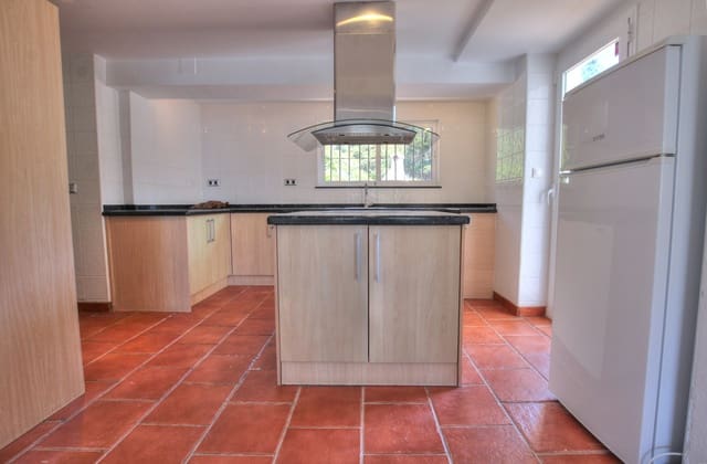 4 Zimmer Villa zu verkaufen in Valtocado - La Alquería - La Atalaya, Mijas mit Pool Garage - 699.000 € (Ref: 8992873)