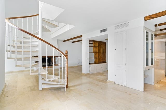 3 soverom Hus til salgs i Nueva Andalucia, Marbella med svømmebasseng garasje - € 950 000 (Ref: 8994149)