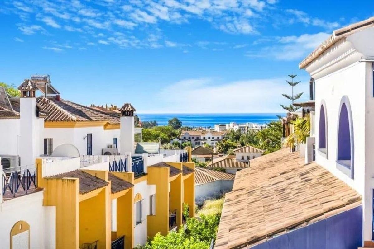 5 soveværelse Byhus til salg i San Pedro de Alcantara med swimmingpool - € 899.000 (Ref: 9035499)