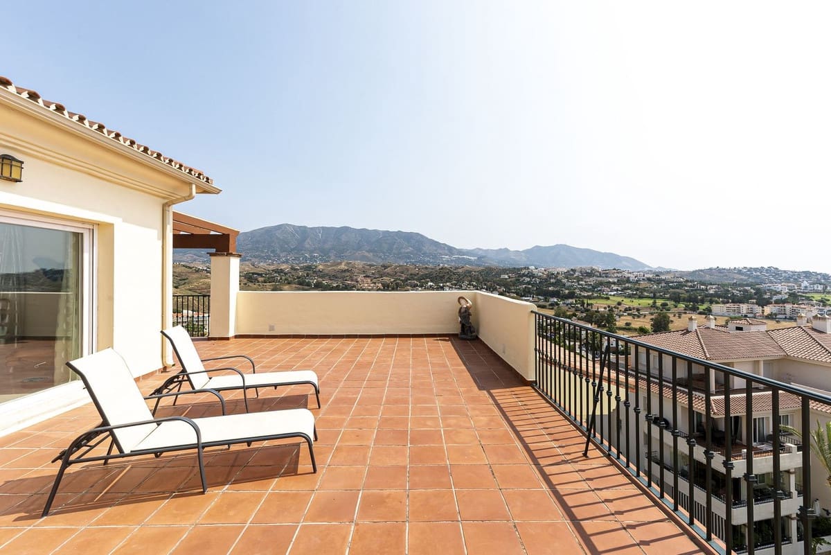 3 soveværelse Penthouse til salg i La Cala Hills med swimmingpool garage - € 540.000 (Ref: 9049605)