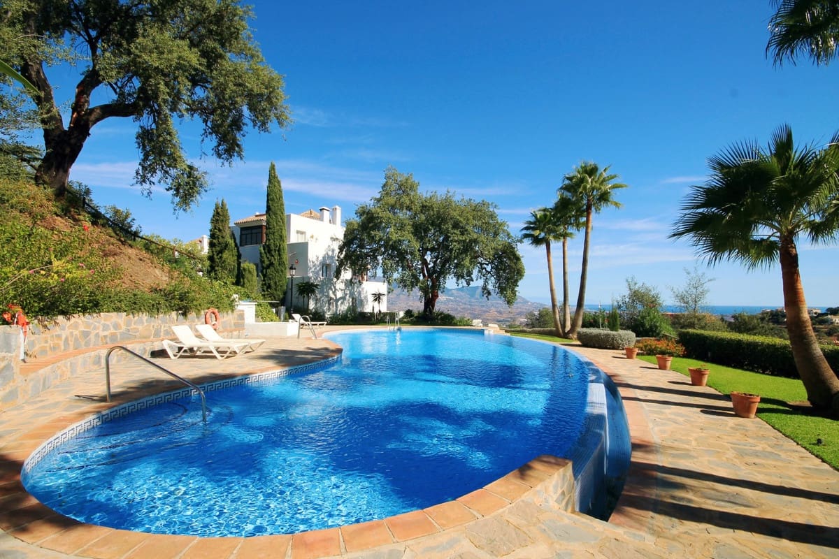 2 soveværelse Lejlighed til salg i La Mairena med swimmingpool garage - € 359.000 (Ref: 9065633)