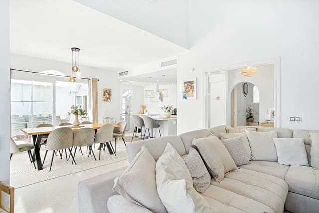 3 soverom Kjedet enebolig til salgs i Riviera del Sol, Mijas med svømmebasseng garasje - € 580 000 (Ref: 9129008)