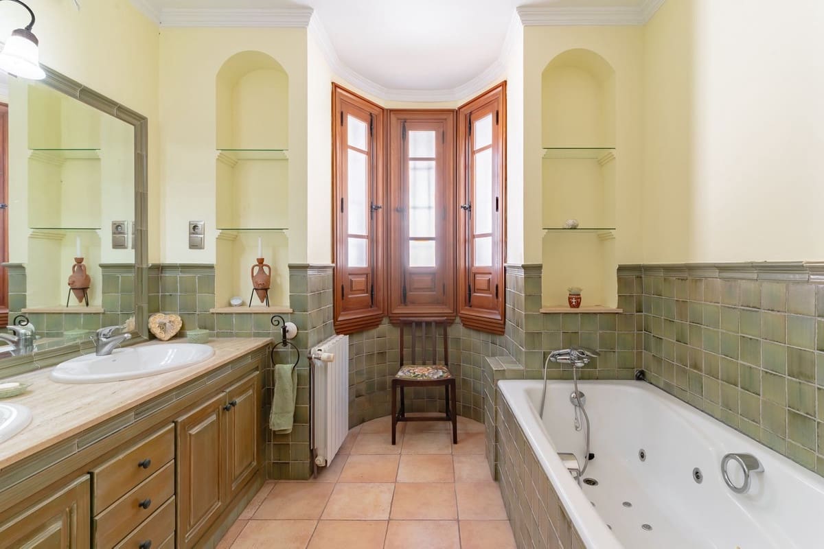 9 soveværelse Villa til salg i Torre del Mar med swimmingpool garage - € 1.650.000 (Ref: 9132793)