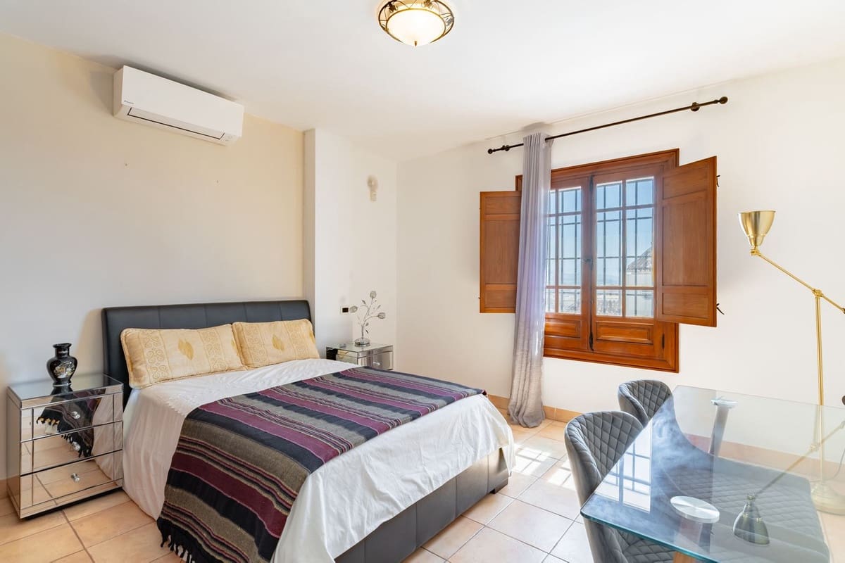 9 soveværelse Villa til salg i Torre del Mar med swimmingpool garage - € 1.650.000 (Ref: 9132793)