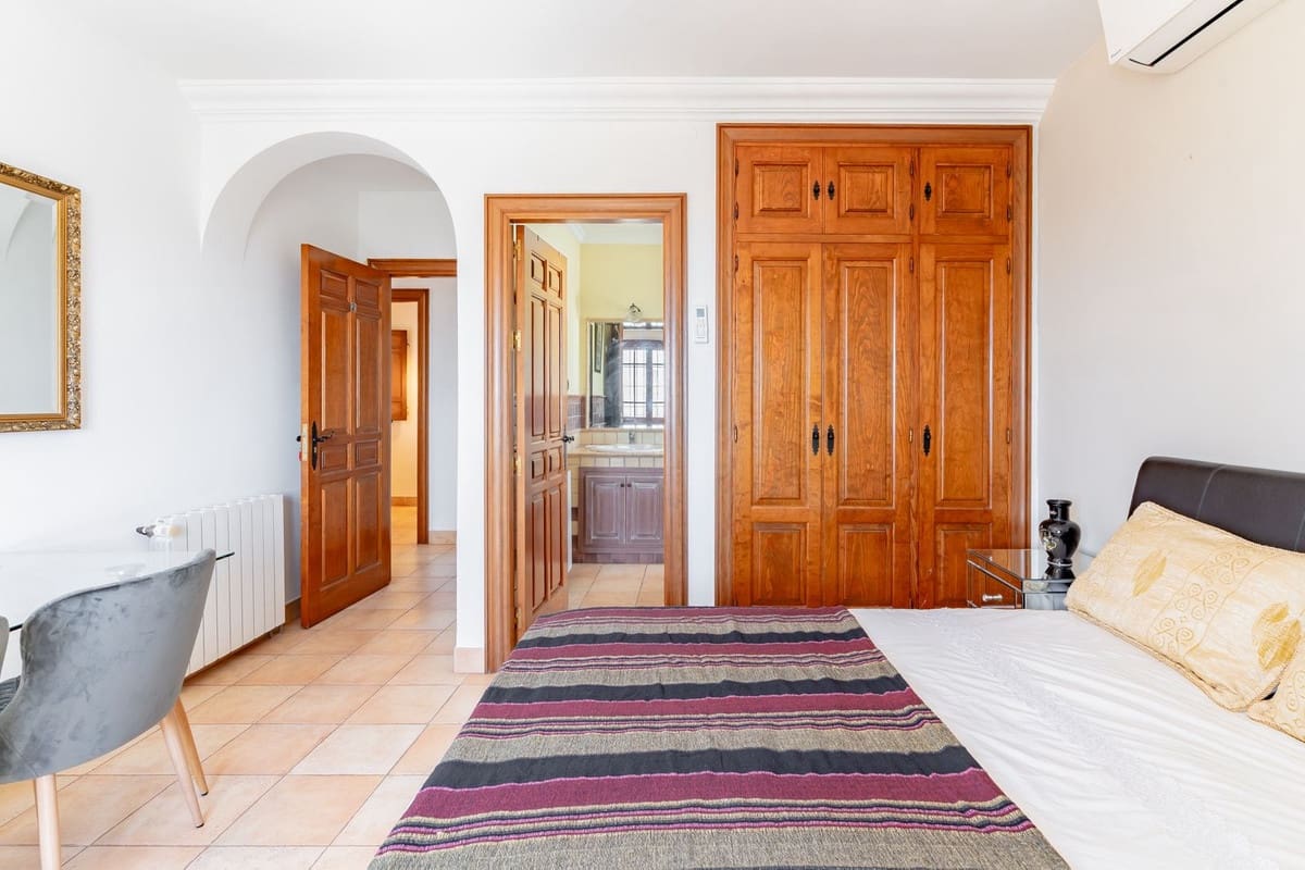 9 soveværelse Villa til salg i Torre del Mar med swimmingpool garage - € 1.650.000 (Ref: 9132793)