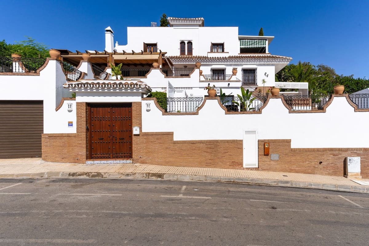 9 soveværelse Villa til salg i Torre del Mar med swimmingpool garage - € 1.650.000 (Ref: 9132793)
