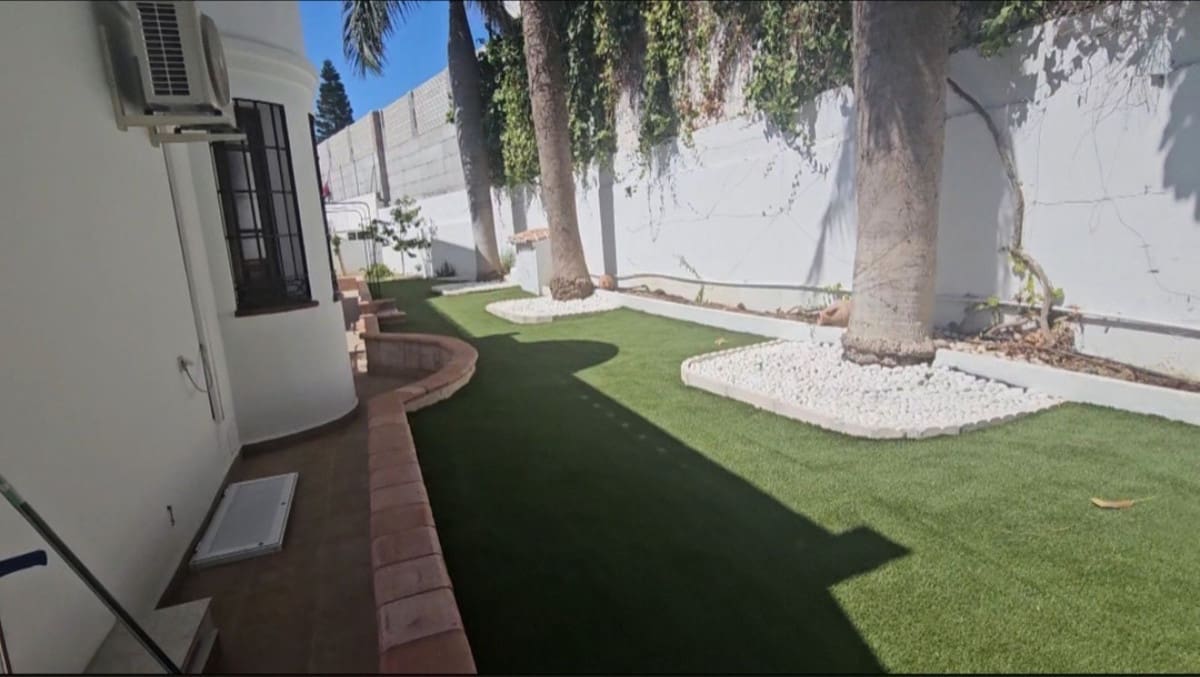 9 soveværelse Villa til salg i Torre del Mar med swimmingpool garage - € 1.650.000 (Ref: 9132793)