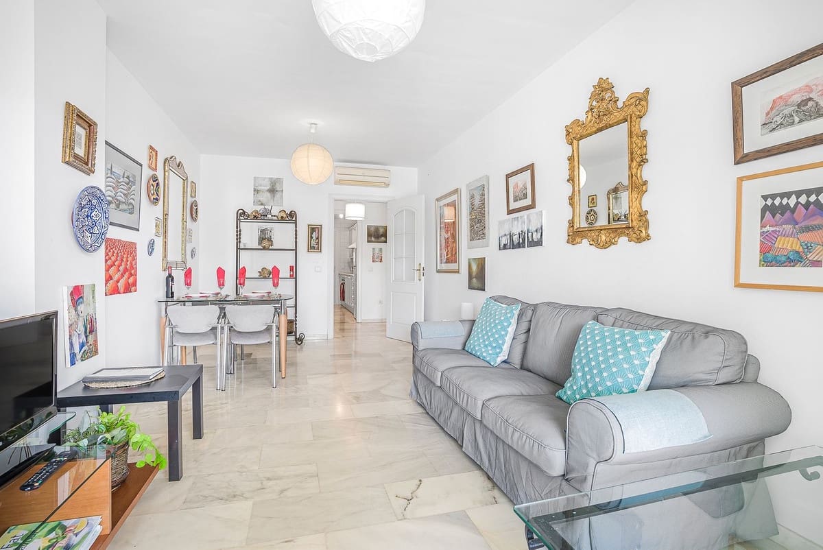 2 bedroom Apartment for sale in Calahonda with pool - € 539,500 (Ref: 9176043)