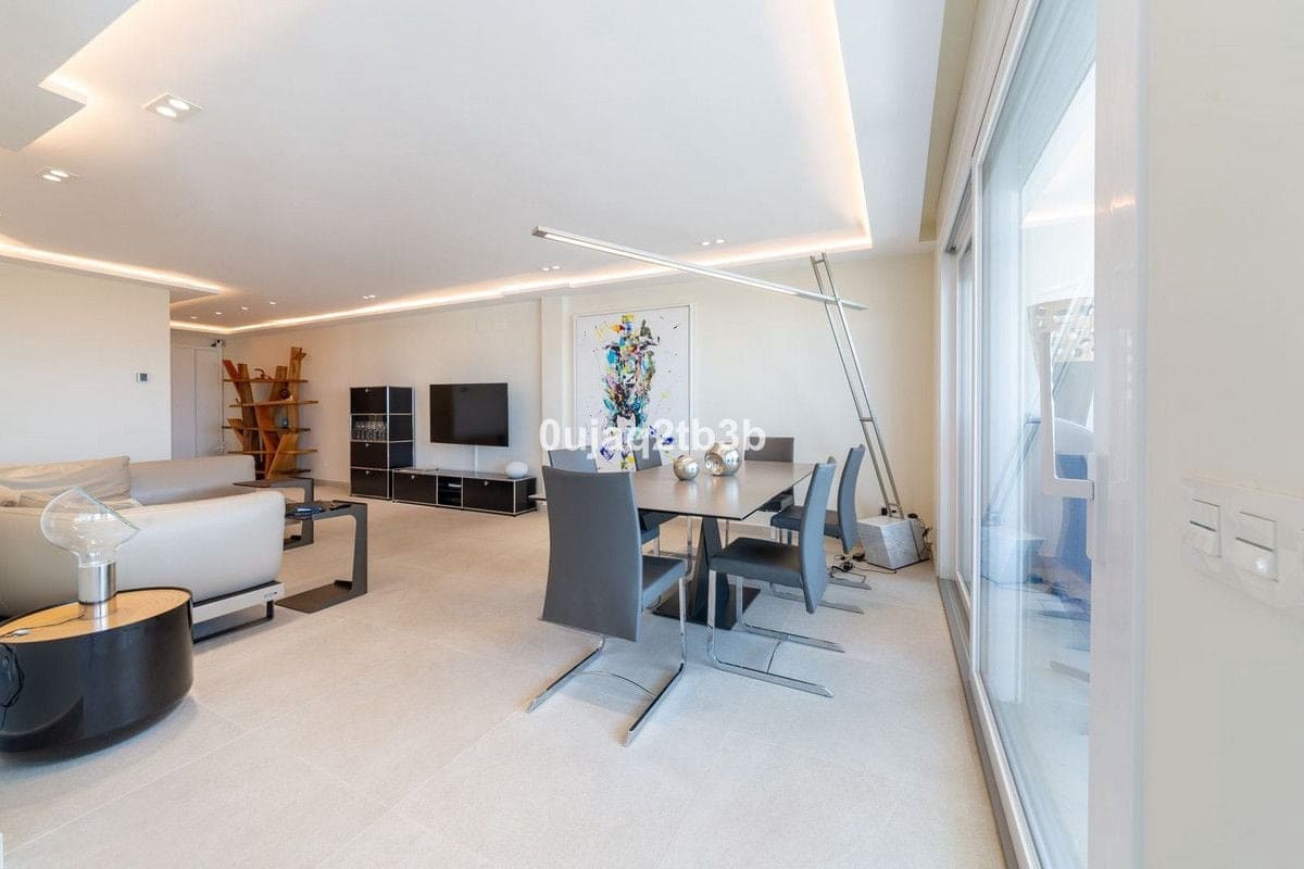 Apartamento de 3 habitaciones en Marbella en venta - 990.000 € (Ref: 9176079)