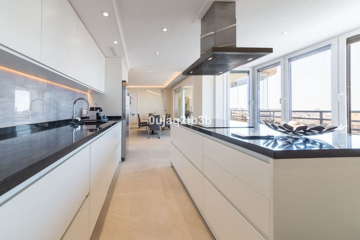 Apartamento de 3 habitaciones en Marbella en venta - 990.000 € (Ref: 9176079)