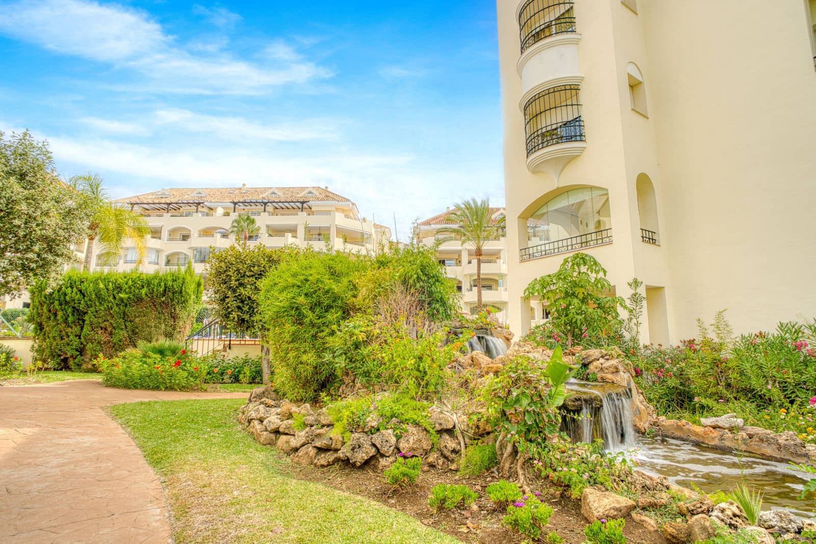 2 soveværelse Lejlighed til salg i Elviria med swimmingpool garage - € 750.000 (Ref: 9180718)