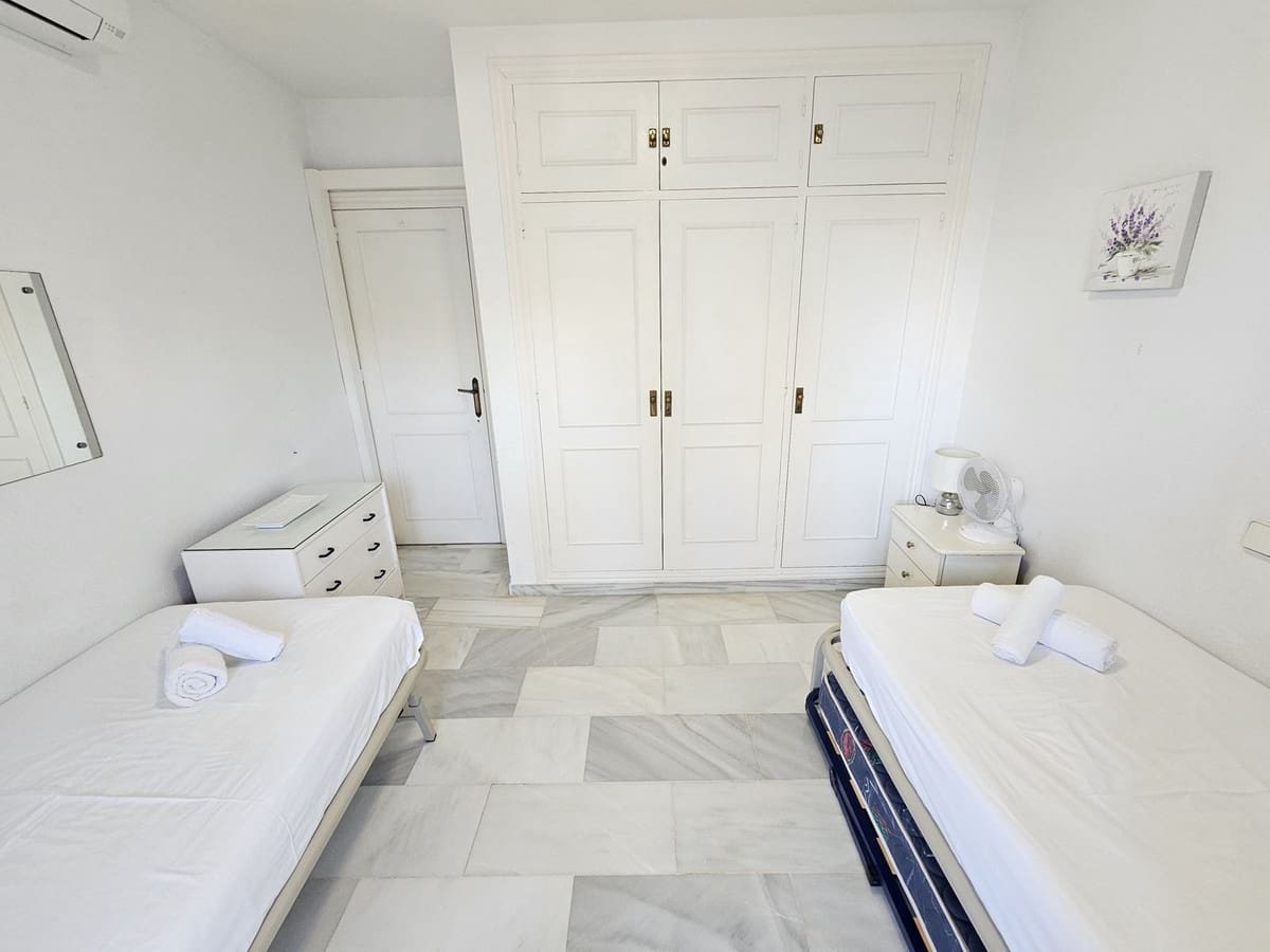 2 soverom Leilighet til salgs i Calahonda med svømmebasseng garasje - € 289 000 (Ref: 9187872)