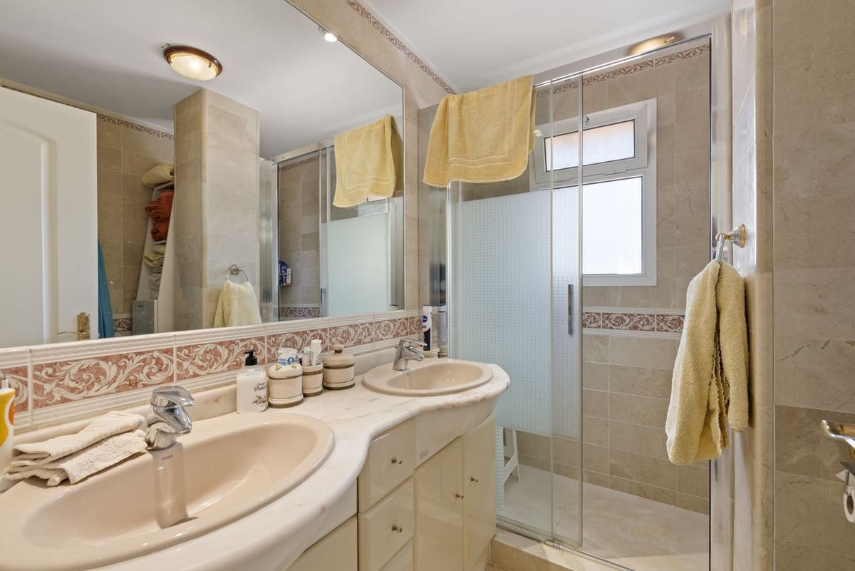 3 sypialnia Penthouse na sprzedaż w Nueva Andalucia z basenem - 649 000 € (Ref: 9193200)